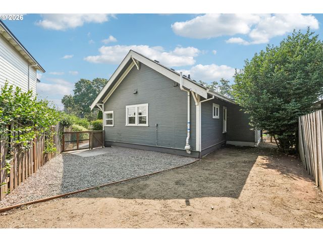 354 Ne 4TH Ave, Canby, OR 97013