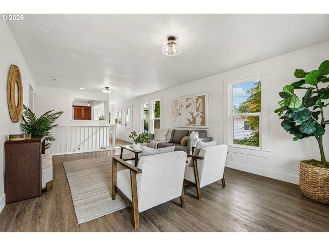 354 Ne 4TH Ave, Canby, OR 97013