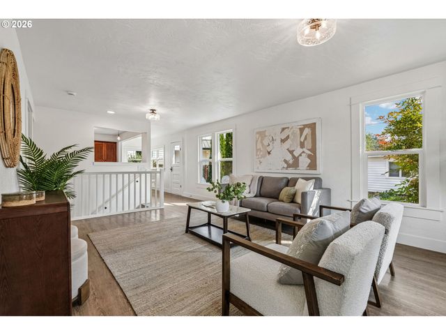 354 Ne 4TH Ave, Canby, OR 97013