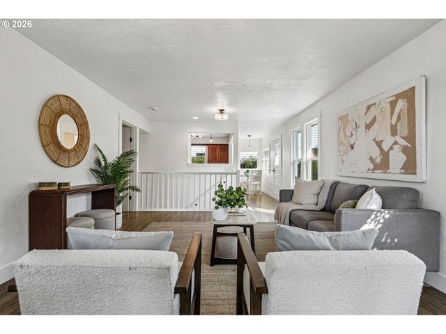 354 Ne 4TH Ave, Canby, OR 97013