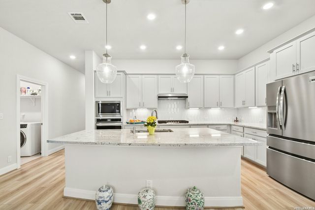 12125 Vine Blossom, Schertz, TX 78154