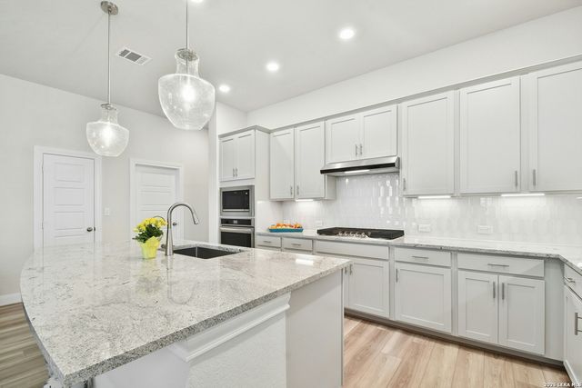 12125 Vine Blossom, Schertz, TX 78154