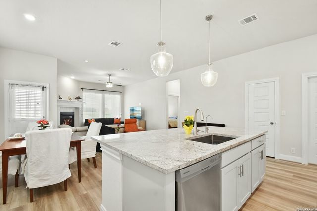 12125 Vine Blossom, Schertz, TX 78154