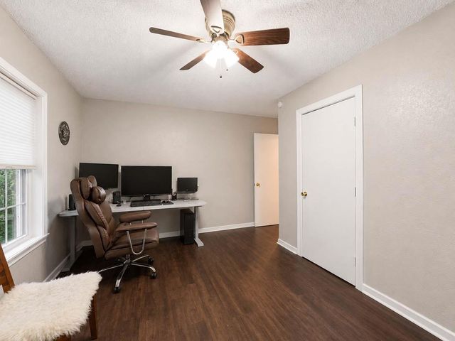 206 Cedar Drive, Hitchcock, TX 77563