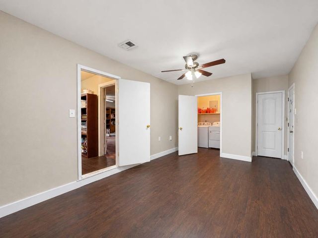 206 Cedar Drive, Hitchcock, TX 77563