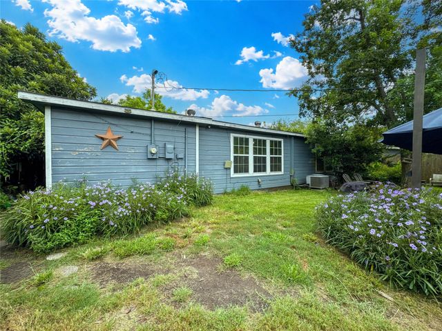 206 Cedar Drive, Hitchcock, TX 77563