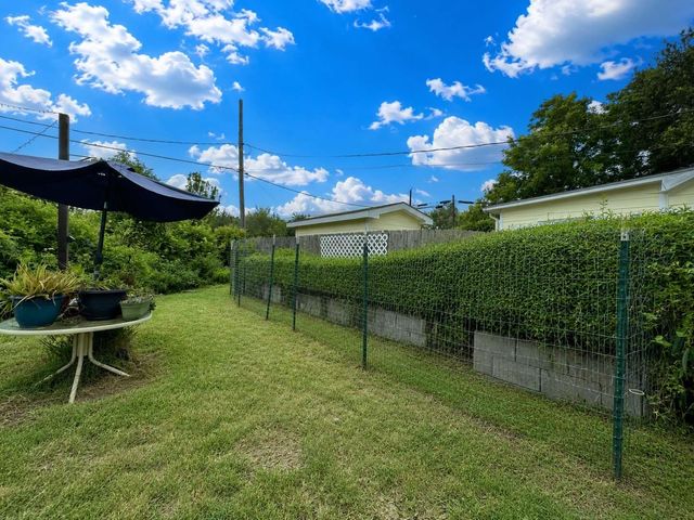 206 Cedar Drive, Hitchcock, TX 77563
