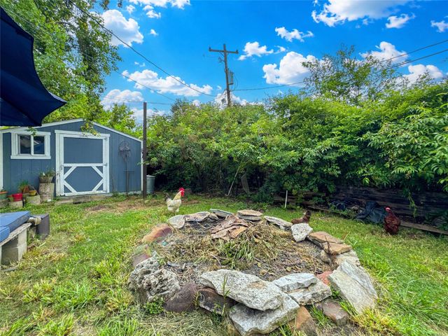 206 Cedar Drive, Hitchcock, TX 77563