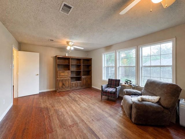 206 Cedar Drive, Hitchcock, TX 77563