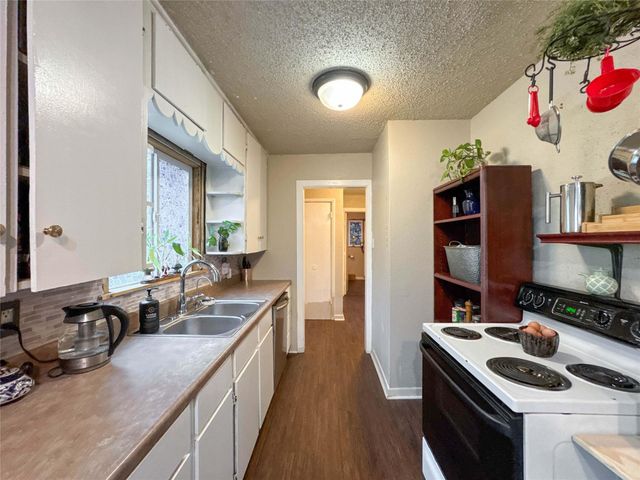 206 Cedar Drive, Hitchcock, TX 77563