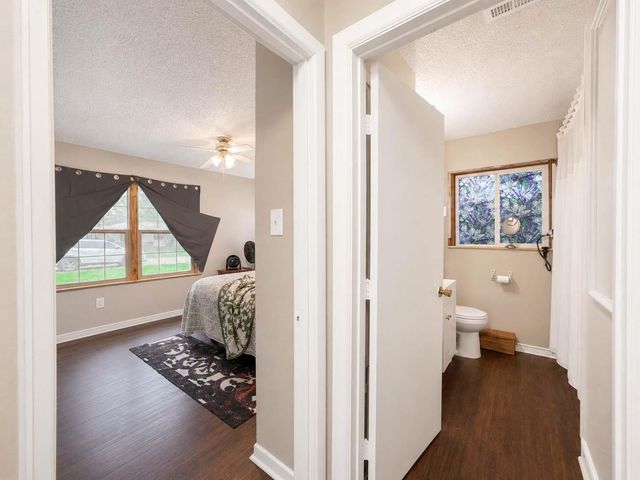 206 Cedar Drive, Hitchcock, TX 77563
