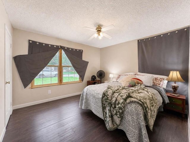 206 Cedar Drive, Hitchcock, TX 77563