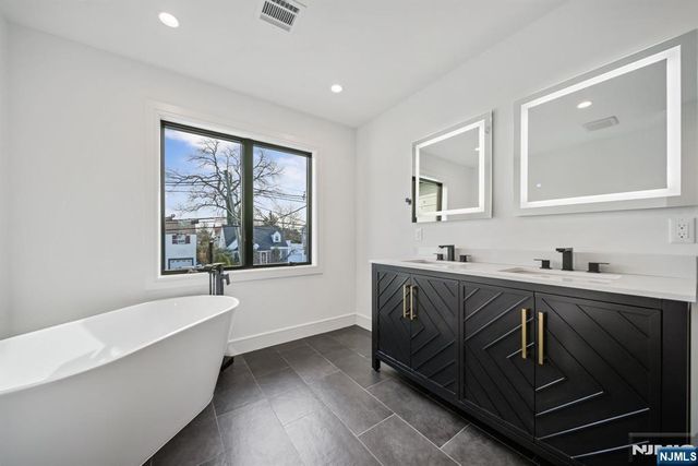 23-17 Berkshire Road, Fair Lawn, NJ 07410