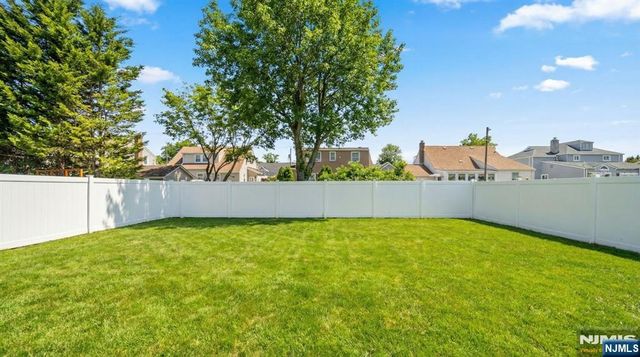 23-17 Berkshire Road, Fair Lawn, NJ 07410