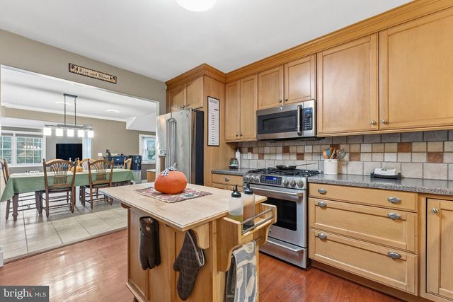 332 GORDON RD, Robbinsville, NJ 08691