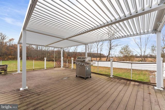 332 GORDON RD, Robbinsville, NJ 08691