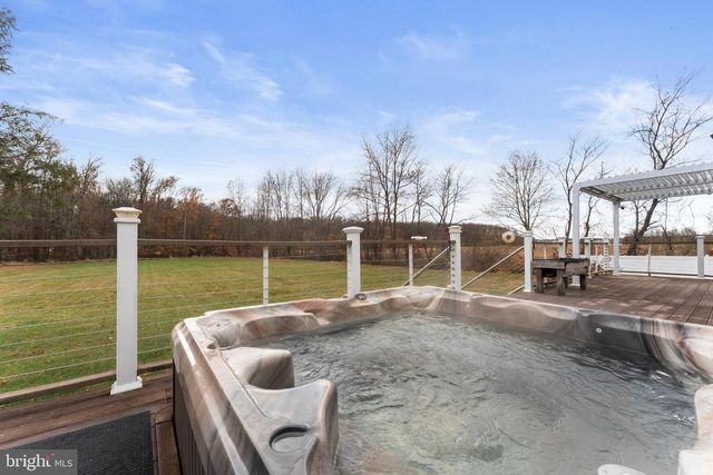 332 GORDON RD, Robbinsville, NJ 08691