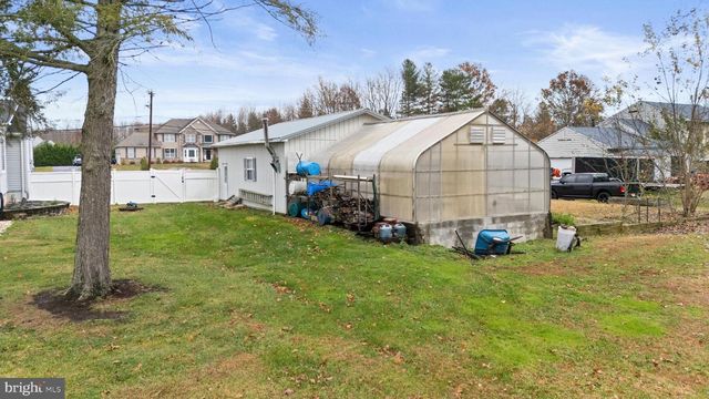 332 GORDON RD, Robbinsville, NJ 08691