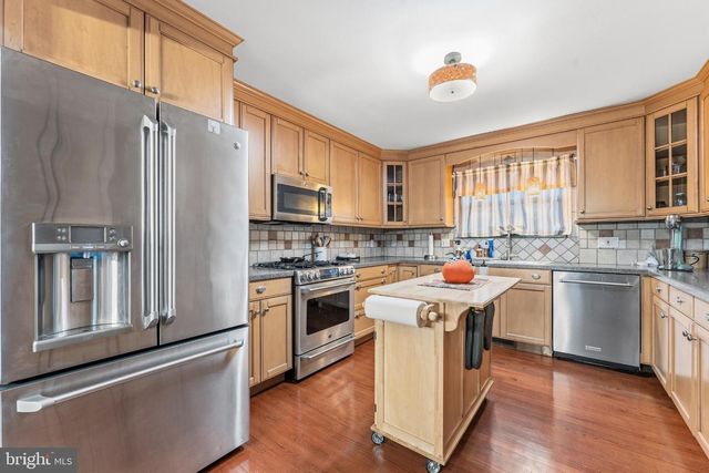 332 GORDON RD, Robbinsville, NJ 08691