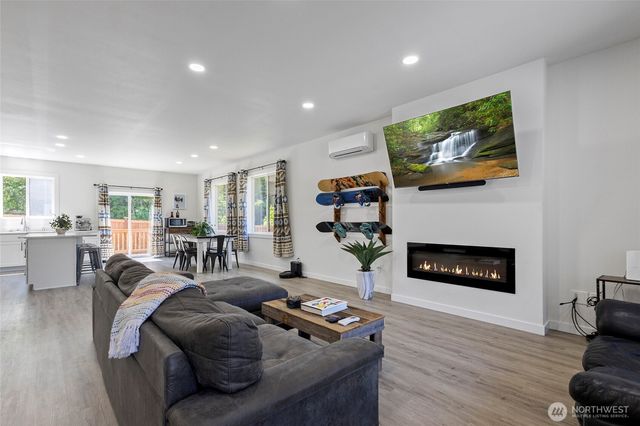 7952 Apache Drive, Maple Falls, WA 98266