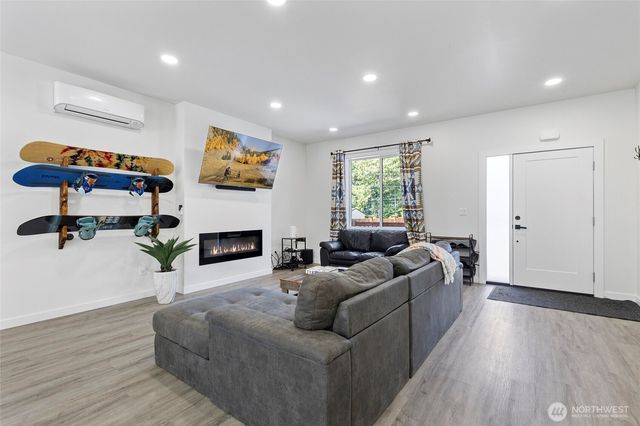 7952 Apache Drive, Maple Falls, WA 98266