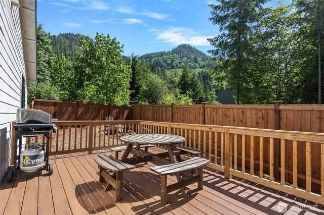 7952 Apache Drive, Maple Falls, WA 98266