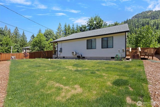 7952 Apache Drive, Maple Falls, WA 98266