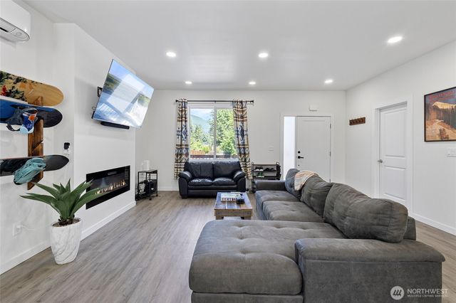 7952 Apache Drive, Maple Falls, WA 98266