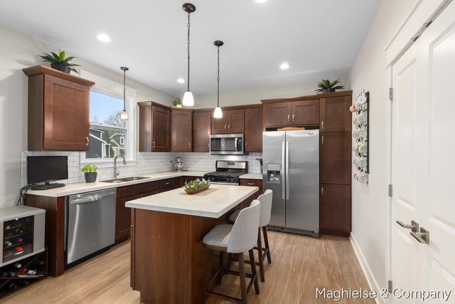 8374 Rose Ridge Drive 70, Rockford, MI 49341
