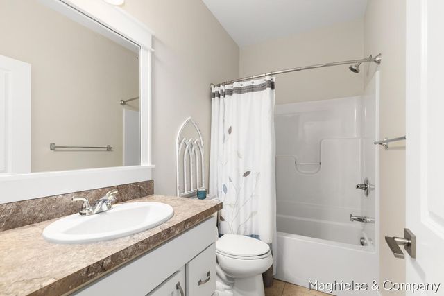 8374 Rose Ridge Drive 70, Rockford, MI 49341