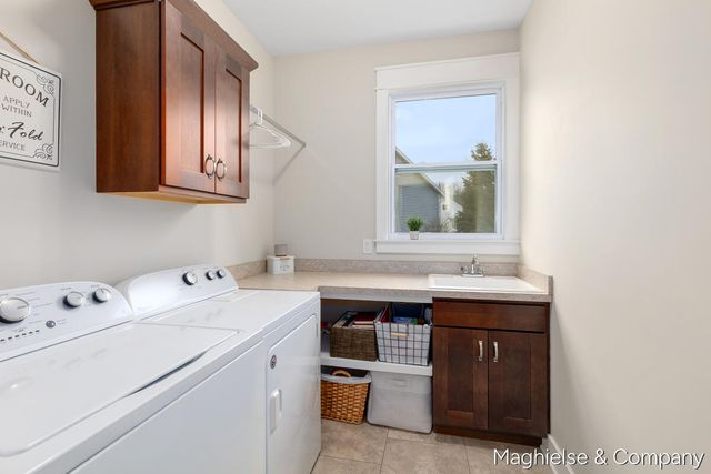 8374 Rose Ridge Drive 70, Rockford, MI 49341