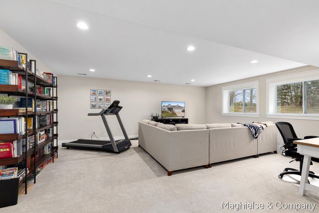8374 Rose Ridge Drive 70, Rockford, MI 49341