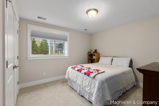 8374 Rose Ridge Drive 70, Rockford, MI 49341