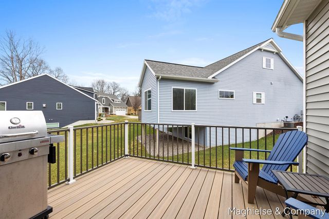 8374 Rose Ridge Drive 70, Rockford, MI 49341