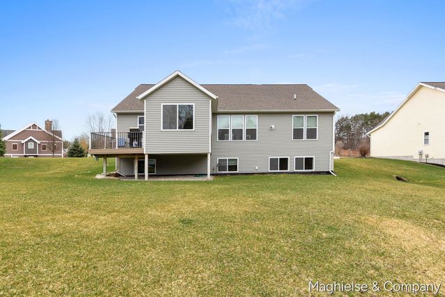 8374 Rose Ridge Drive 70, Rockford, MI 49341