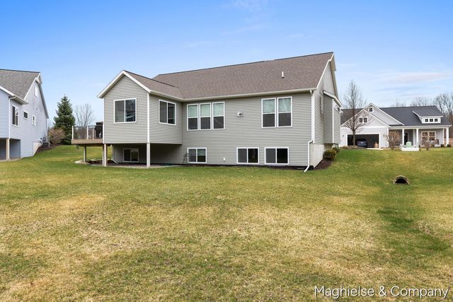 8374 Rose Ridge Drive 70, Rockford, MI 49341