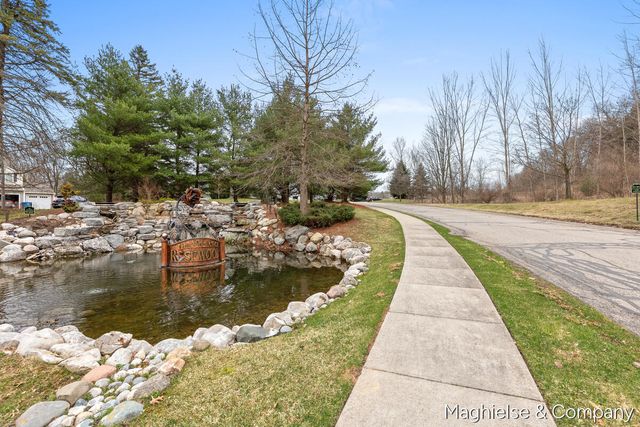 8374 Rose Ridge Drive 70, Rockford, MI 49341