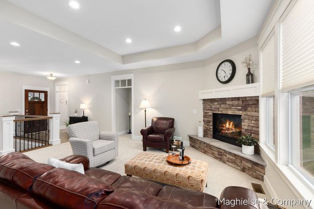 8374 Rose Ridge Drive 70, Rockford, MI 49341