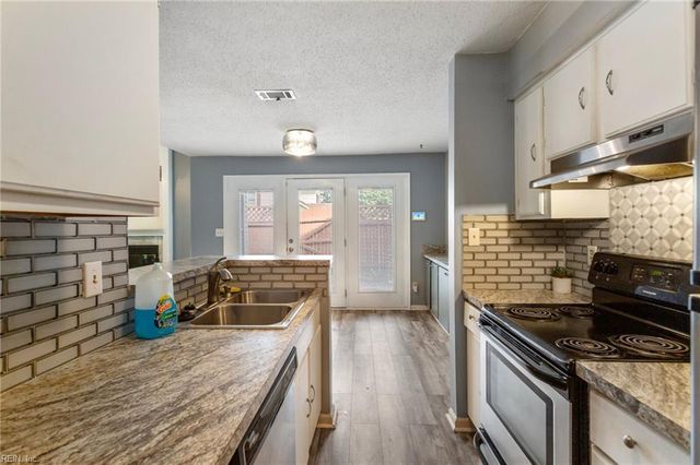 212 Burman Wood DR, Hampton, VA 23666