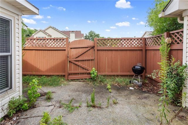 212 Burman Wood DR, Hampton, VA 23666