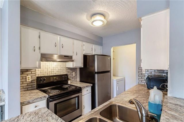 212 Burman Wood DR, Hampton, VA 23666