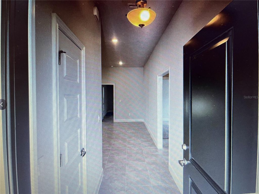 Image 4 of property listing at 16253 SE 83RD COURT, Summerfield, FL 34491