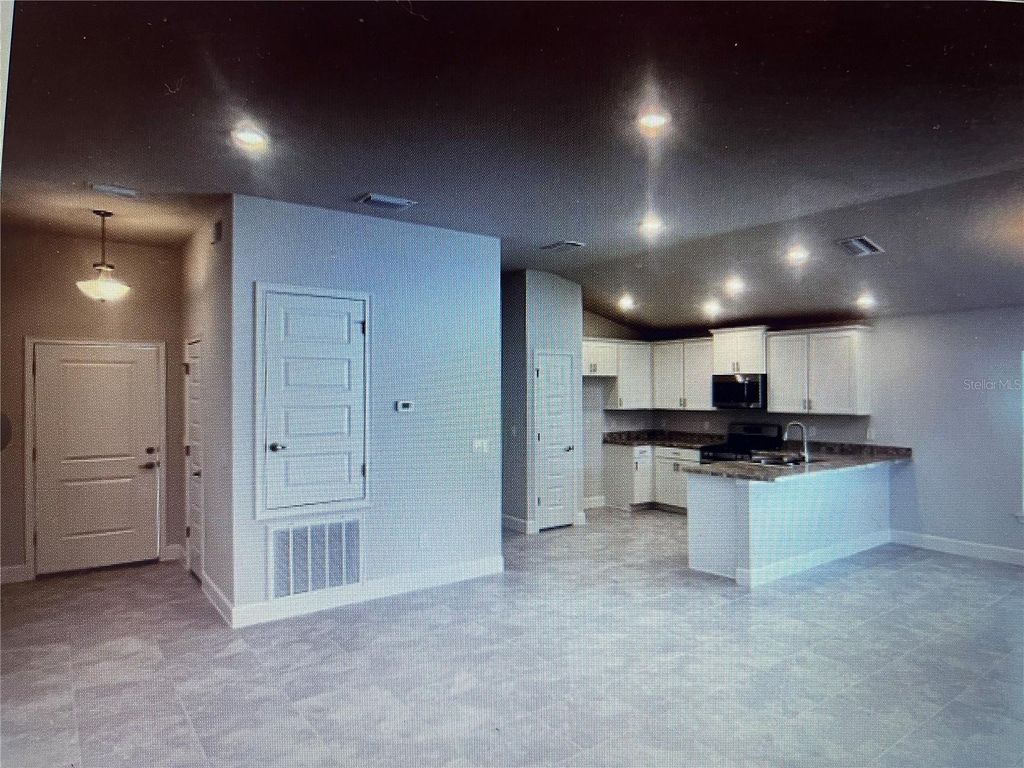 Image 5 of property listing at 16253 SE 83RD COURT, Summerfield, FL 34491