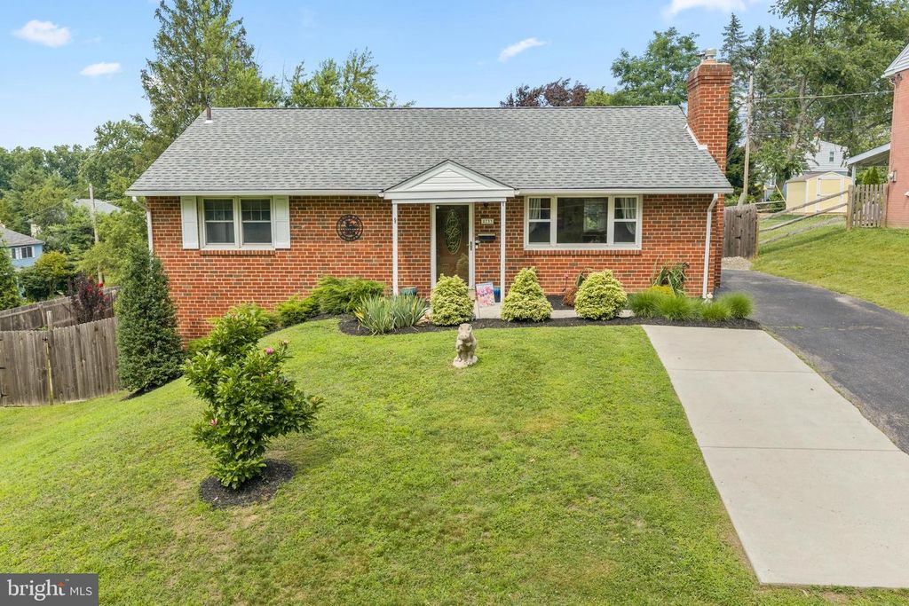 8733 OLD LINE RD, PHILADELPHIA, PA 19128 — exterior