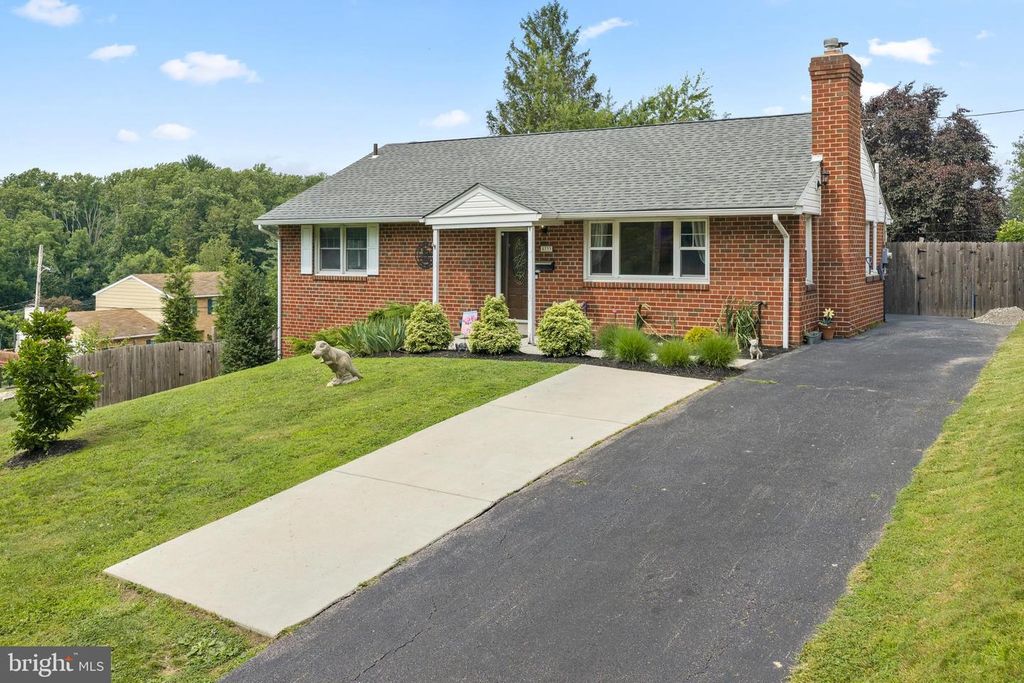 8733 OLD LINE RD, PHILADELPHIA, PA 19128 — photo 2