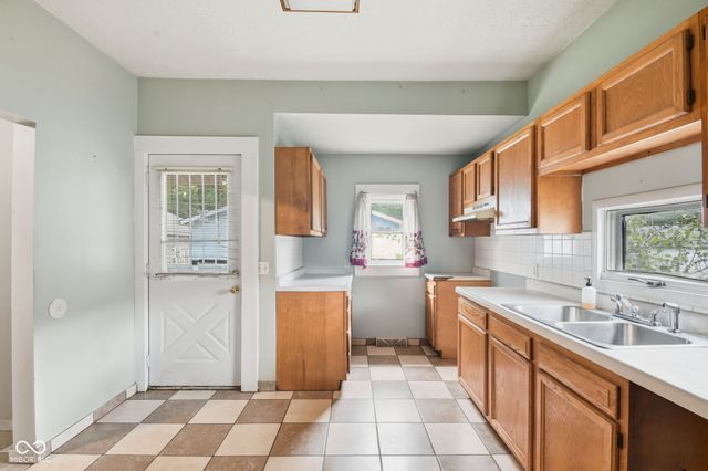 1047 N Berwick Avenue, Indianapolis, IN 46222