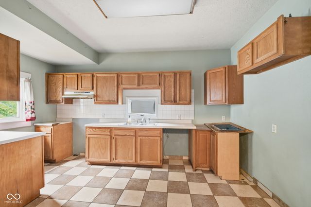 1047 N Berwick Avenue, Indianapolis, IN 46222