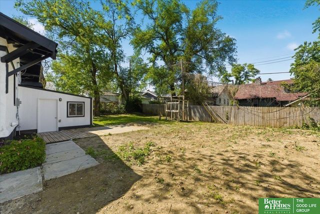 2714 Whitmore Street, Omaha, NE 68112