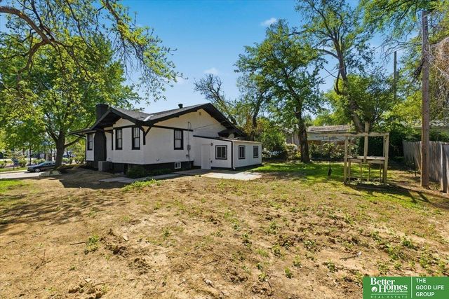 2714 Whitmore Street, Omaha, NE 68112