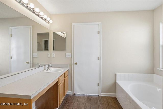 1472 REDBIRD CREEK Drive, Jacksonville, FL 32221